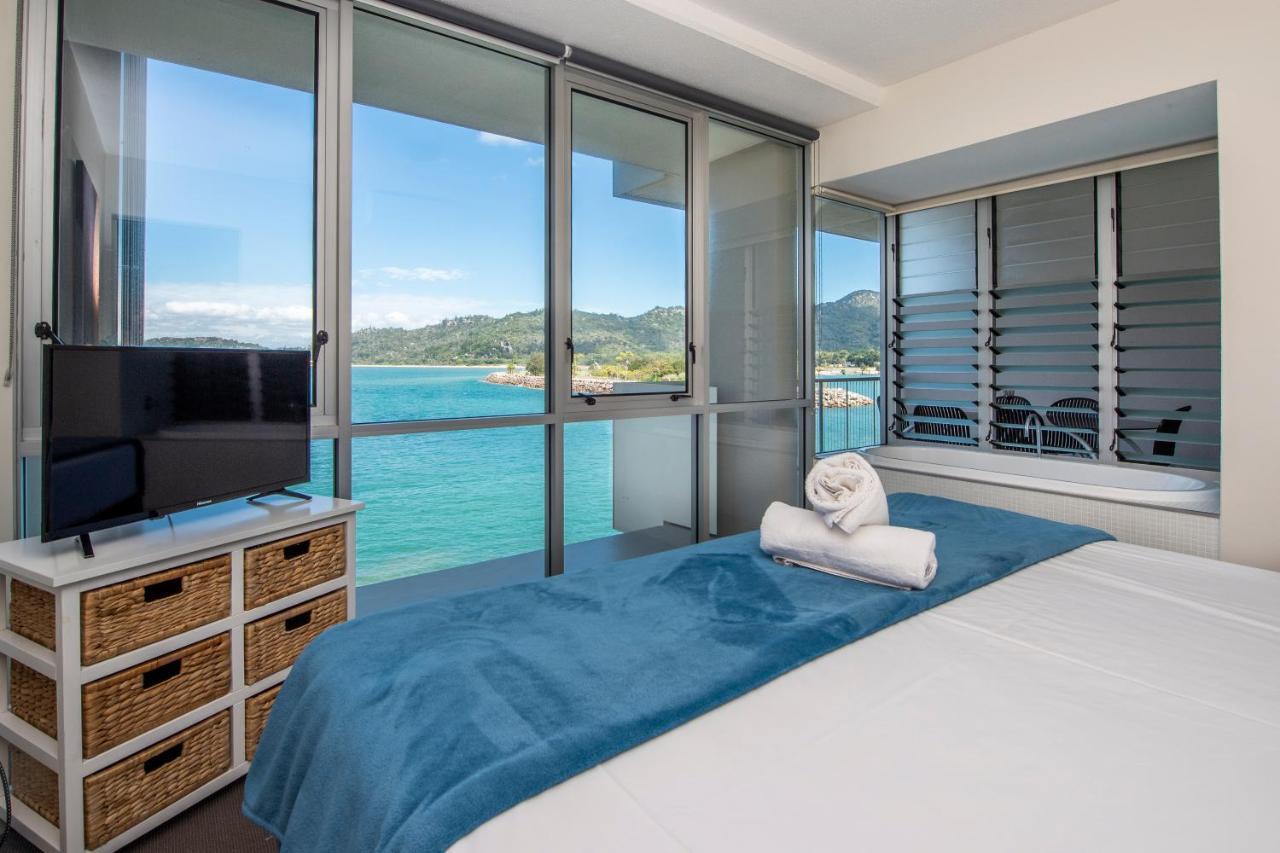 One Bright Point - Stunning Water Views Apartment Nelly Bay ภายนอก รูปภาพ