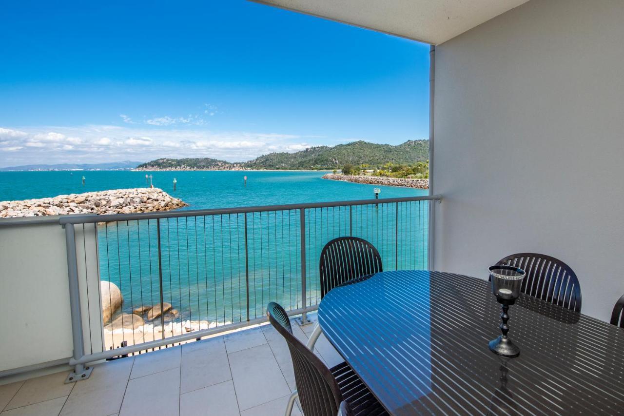 One Bright Point - Stunning Water Views Apartment Nelly Bay ภายนอก รูปภาพ